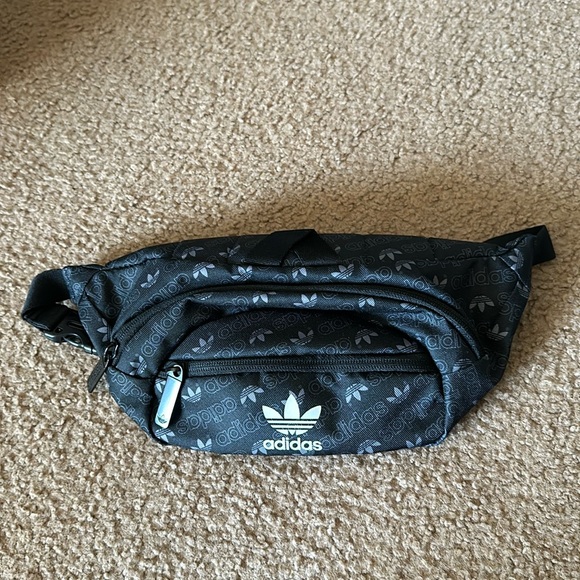 Adidas Fanny Pack - Picture 1 of 2